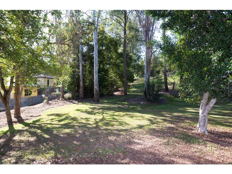 99 Mirbelia Street W, Kenmore Hills QLD 4069