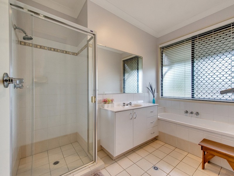 71 Highlands Tce, Springfield Lakes QLD 4300