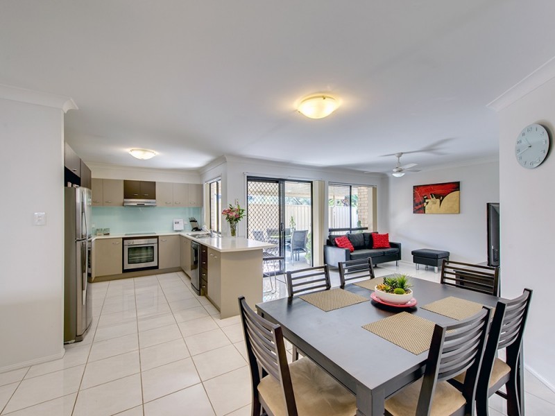 37 Bullen Cct, Forest Lake QLD 4078