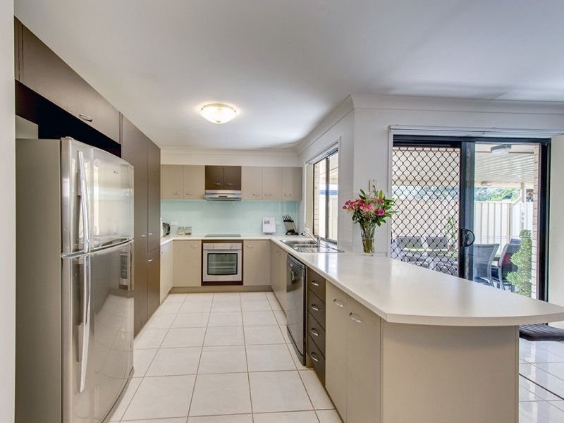 37 Bullen Cct, Forest Lake QLD 4078