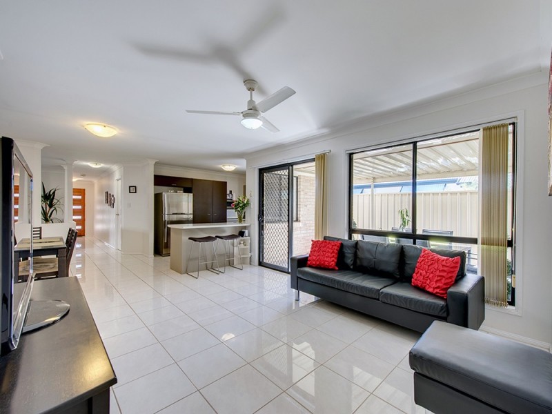 37 Bullen Cct, Forest Lake QLD 4078