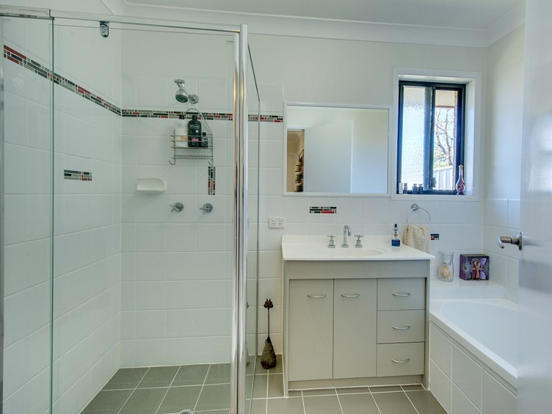 37 Bullen Cct, Forest Lake QLD 4078