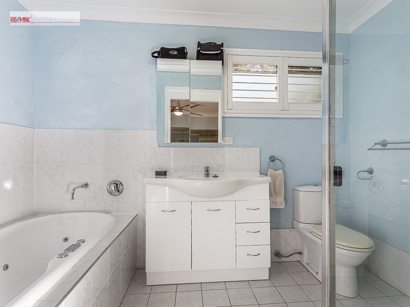 13 Dumfries Street, Kenmore QLD 4069