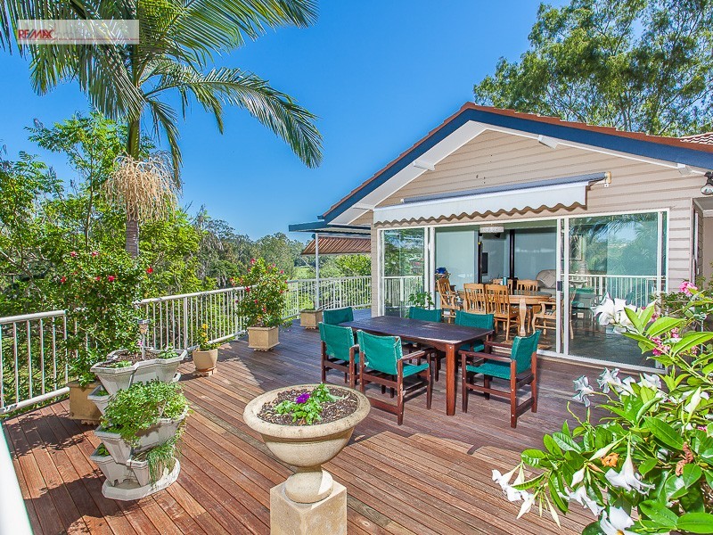 13 Dumfries Street, Kenmore QLD 4069