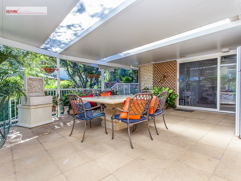 13 Dumfries Street, Kenmore QLD 4069