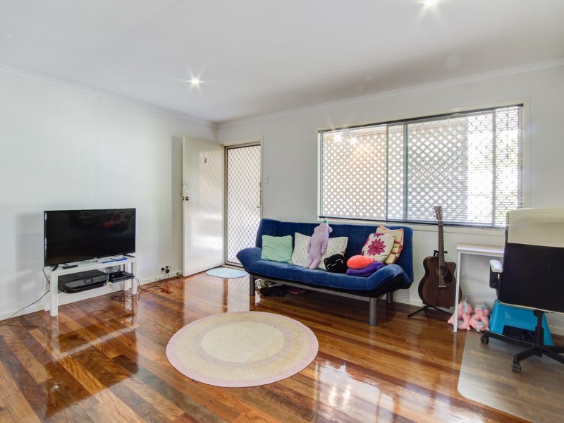 2/15 Cedar Street, Greenslopes QLD 4120