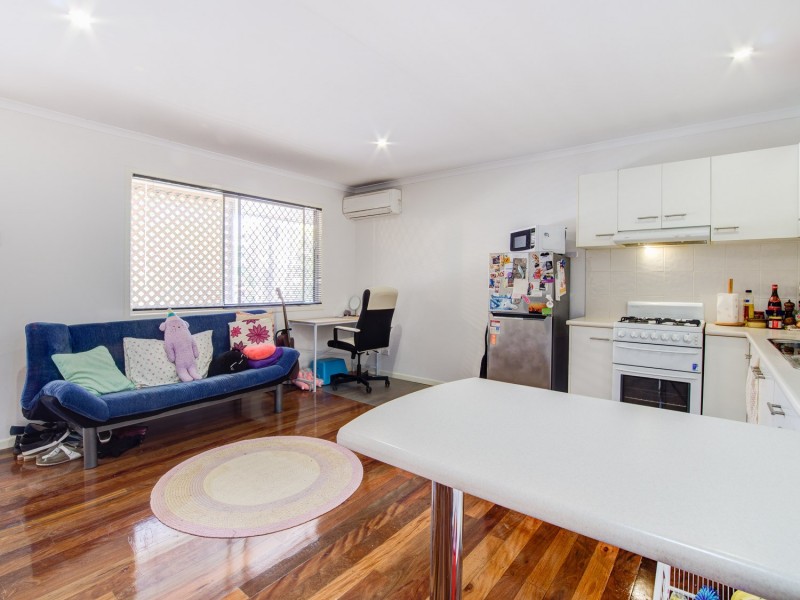 2/15 Cedar Street, Greenslopes QLD 4120