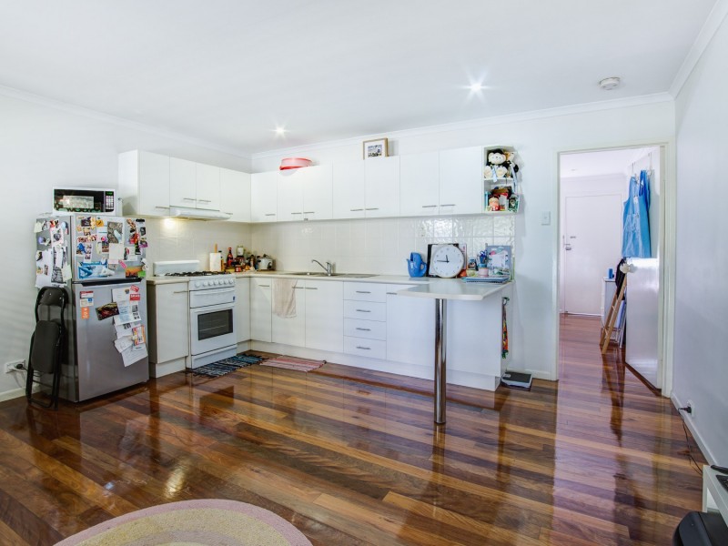 2/15 Cedar Street, Greenslopes QLD 4120