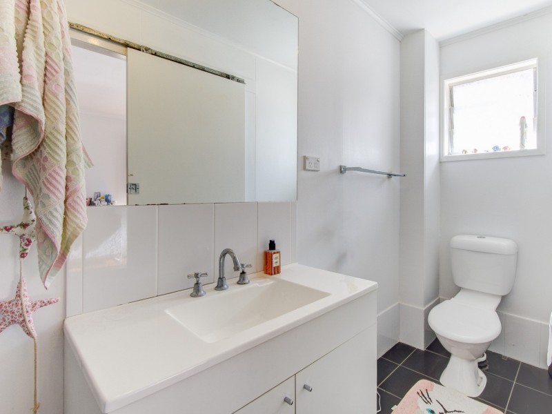 2/15 Cedar Street, Greenslopes QLD 4120