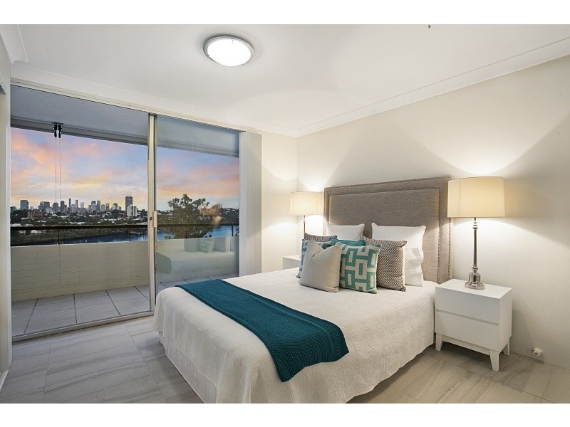 32/36 Jerdanefield Road, St Lucia QLD 4067