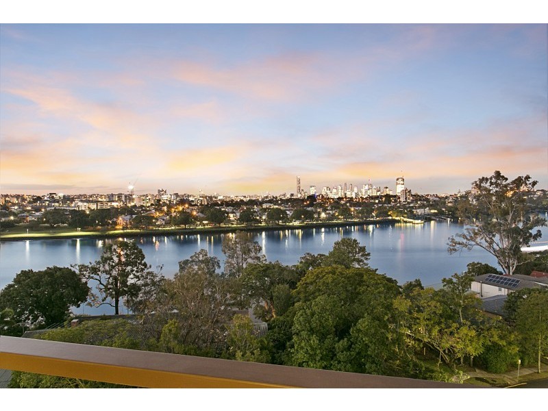 32/36 Jerdanefield Road, St Lucia QLD 4067