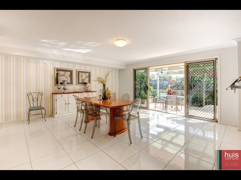 16 Farsley Pl, Manly West QLD 4179