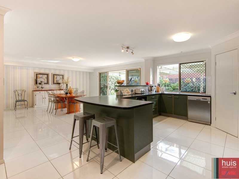 16 Farsley Pl, Manly West QLD 4179