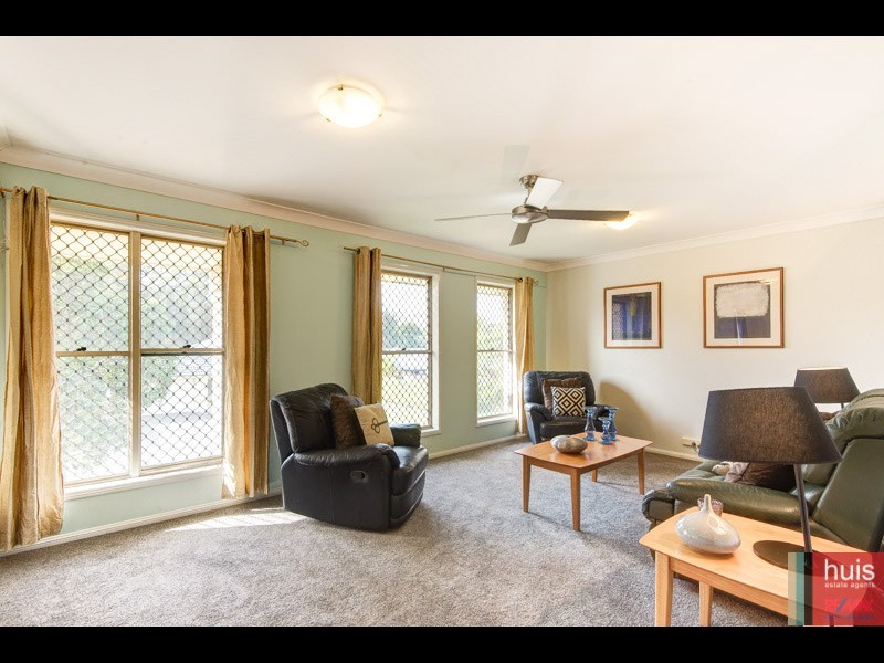 16 Farsley Pl, Manly West QLD 4179