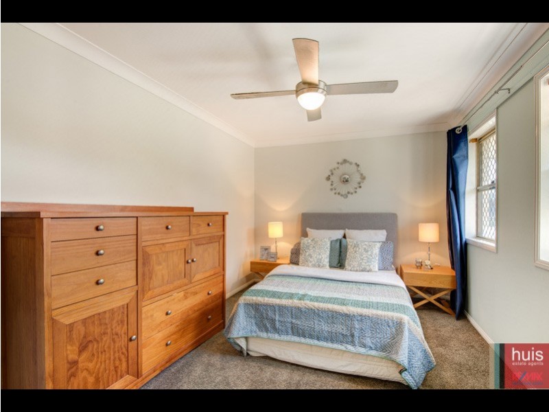 16 Farsley Pl, Manly West QLD 4179