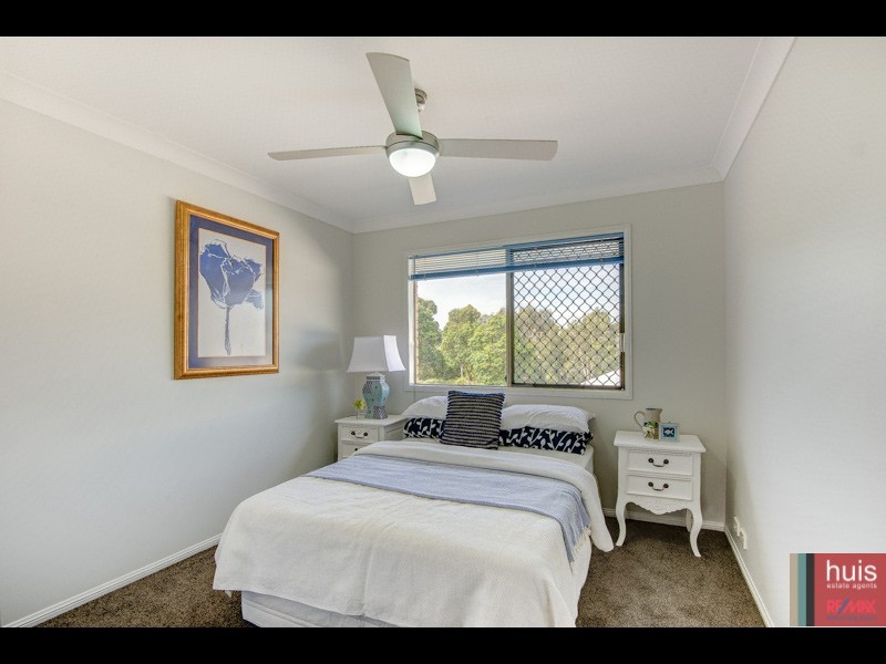 16 Farsley Pl, Manly West QLD 4179