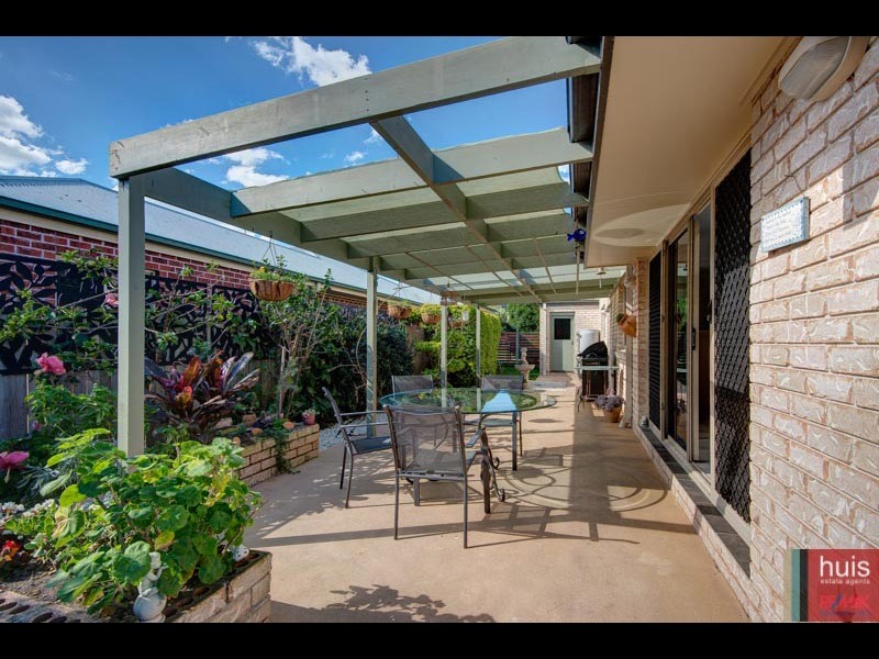 16 Farsley Pl, Manly West QLD 4179
