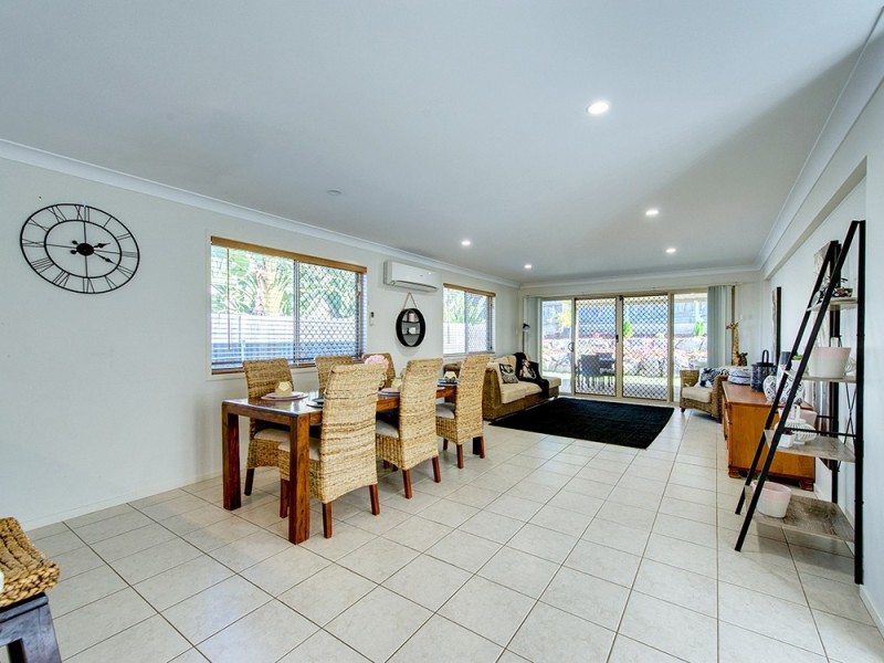 33 Riverside Cr, Springfield Lakes QLD 4300