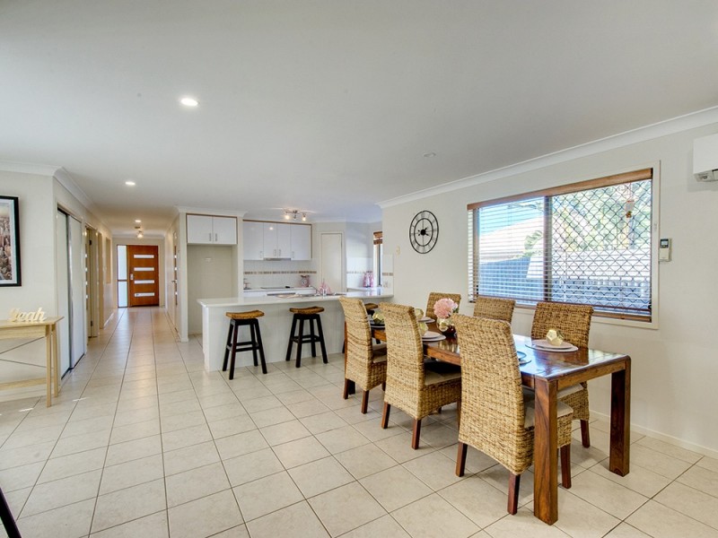 33 Riverside Cr, Springfield Lakes QLD 4300