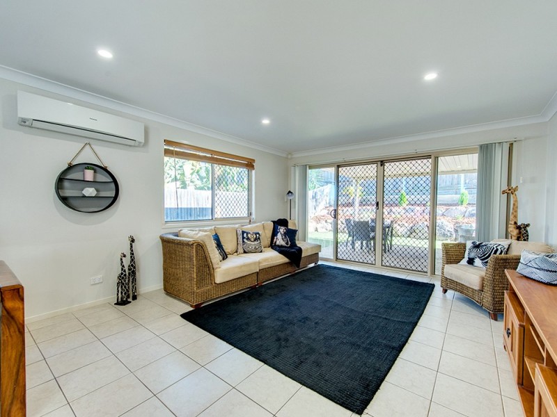 33 Riverside Cr, Springfield Lakes QLD 4300