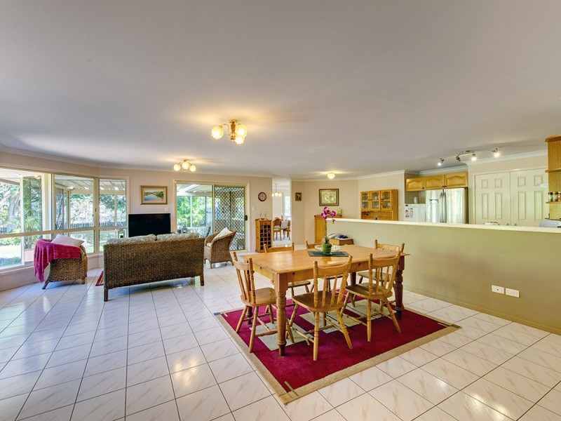 33 Amara Cr, Forest Lake QLD 4078