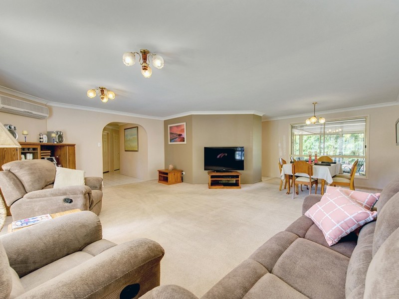 33 Amara Cr, Forest Lake QLD 4078