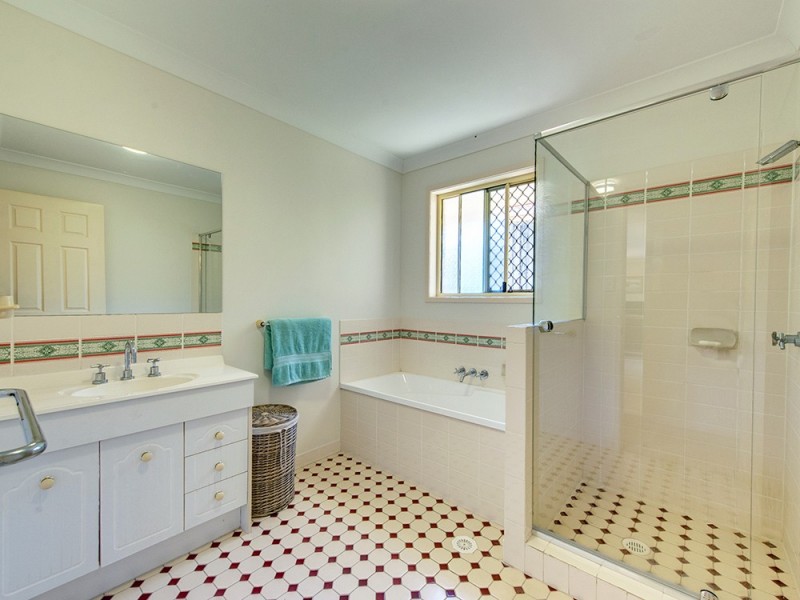 33 Amara Cr, Forest Lake QLD 4078