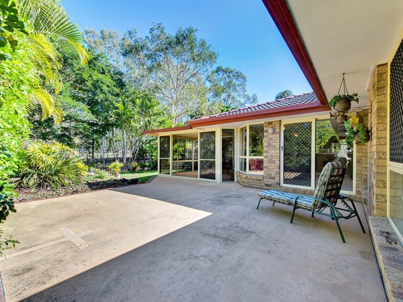 33 Amara Cr, Forest Lake QLD 4078