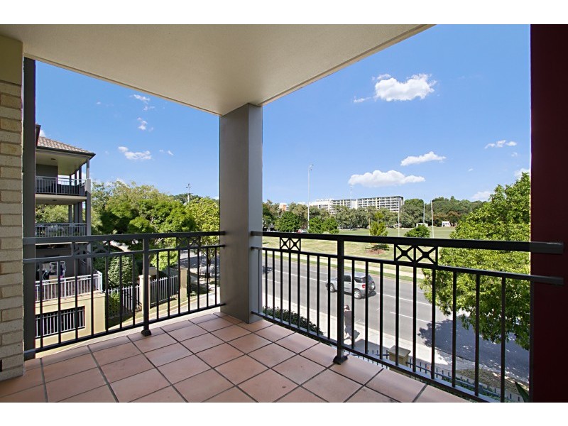 12/300 Sir Fred Schonell Drive, St Lucia QLD 4067