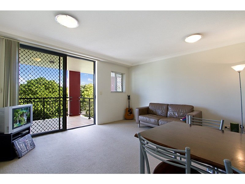 12/300 Sir Fred Schonell Drive, St Lucia QLD 4067