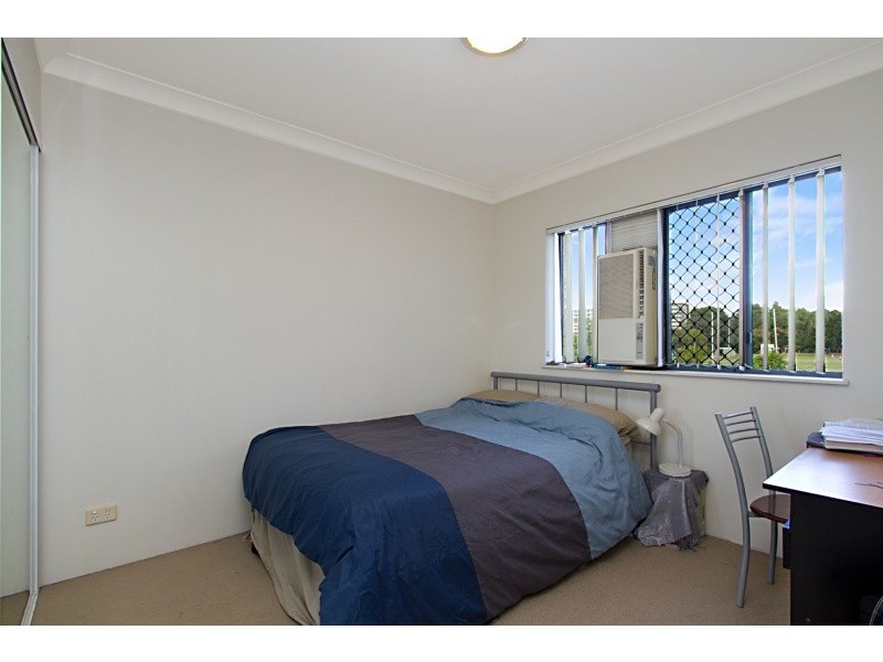 12/300 Sir Fred Schonell Drive, St Lucia QLD 4067