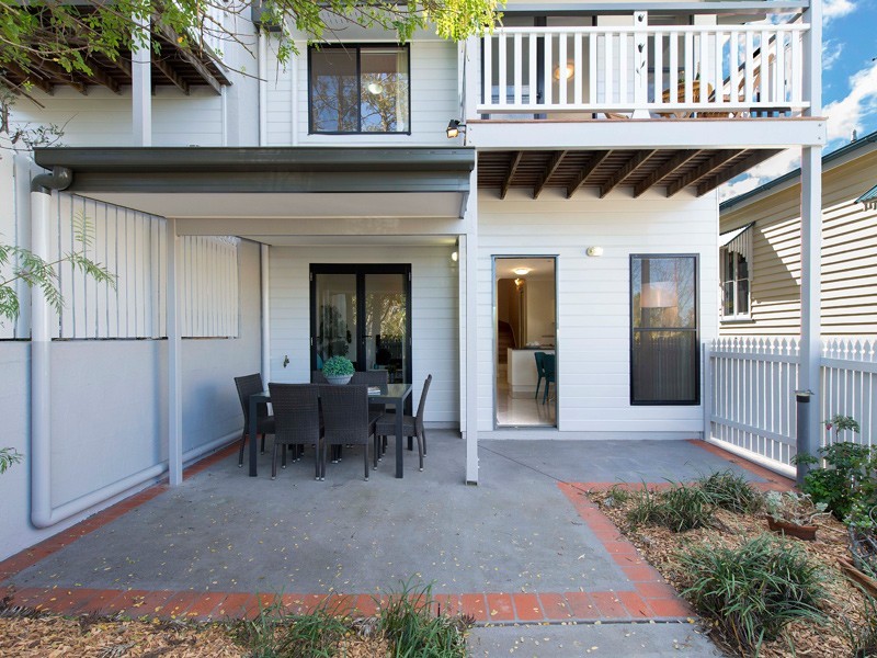 2/10 Greenlaw Street, Indooroopilly QLD 4068