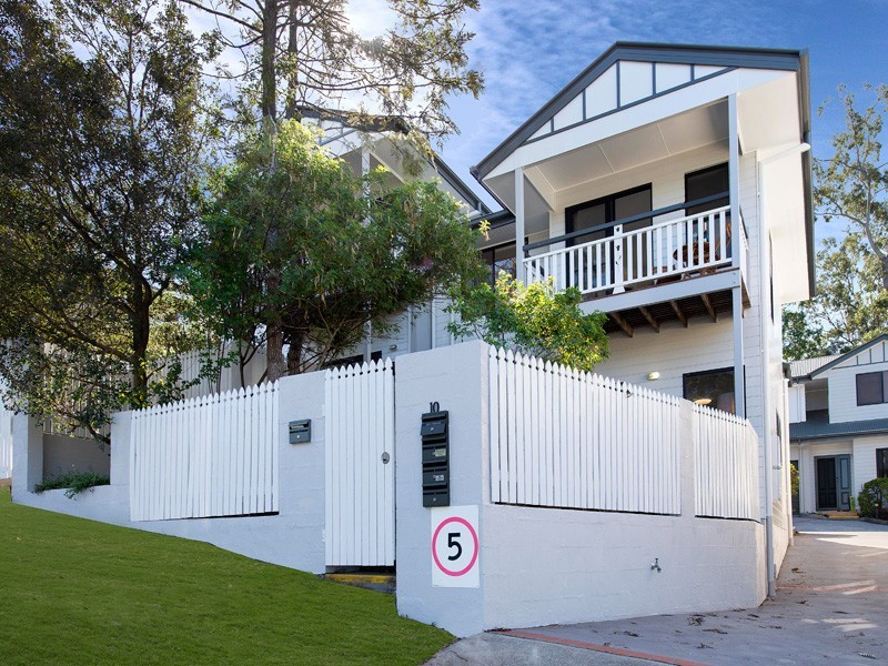 2/10 Greenlaw Street, Indooroopilly QLD 4068