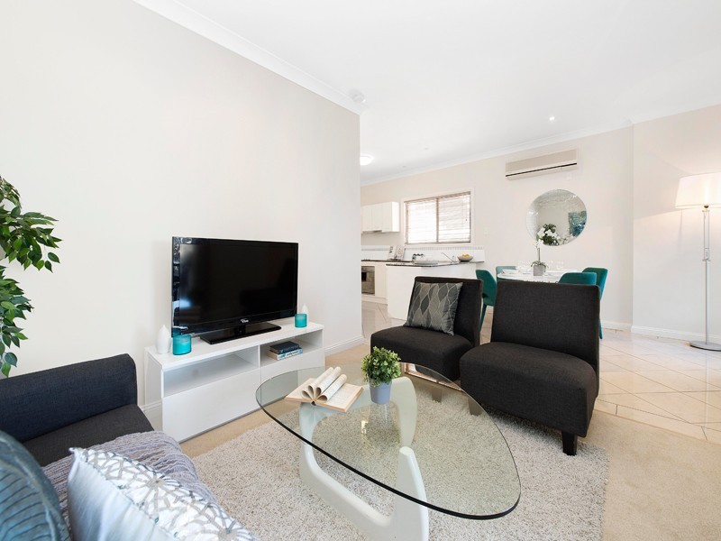 2/10 Greenlaw Street, Indooroopilly QLD 4068