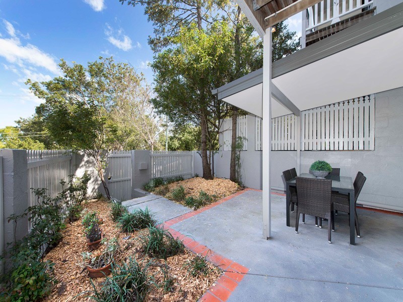 2/10 Greenlaw Street, Indooroopilly QLD 4068