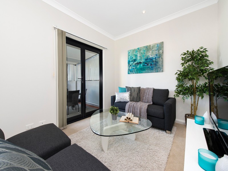 2/10 Greenlaw Street, Indooroopilly QLD 4068
