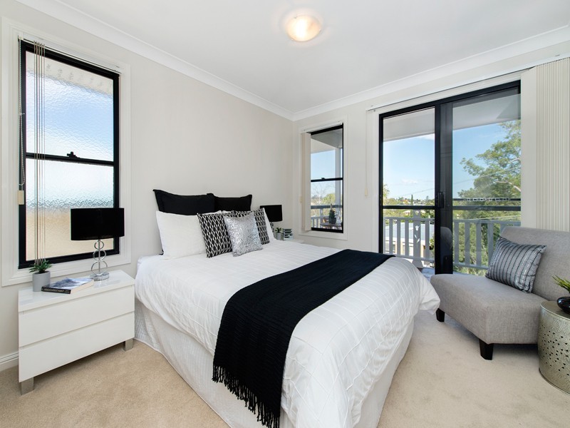 2/10 Greenlaw Street, Indooroopilly QLD 4068