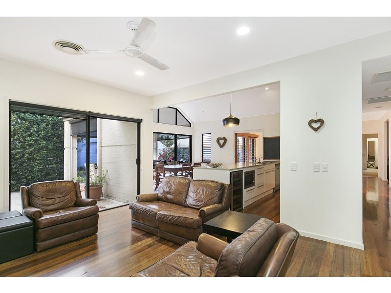 11 Carissa Place, Chapel Hill QLD 4069