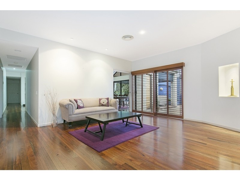 11 Carissa Place, Chapel Hill QLD 4069