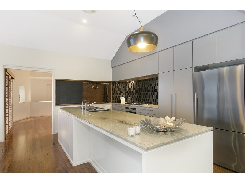 11 Carissa Place, Chapel Hill QLD 4069