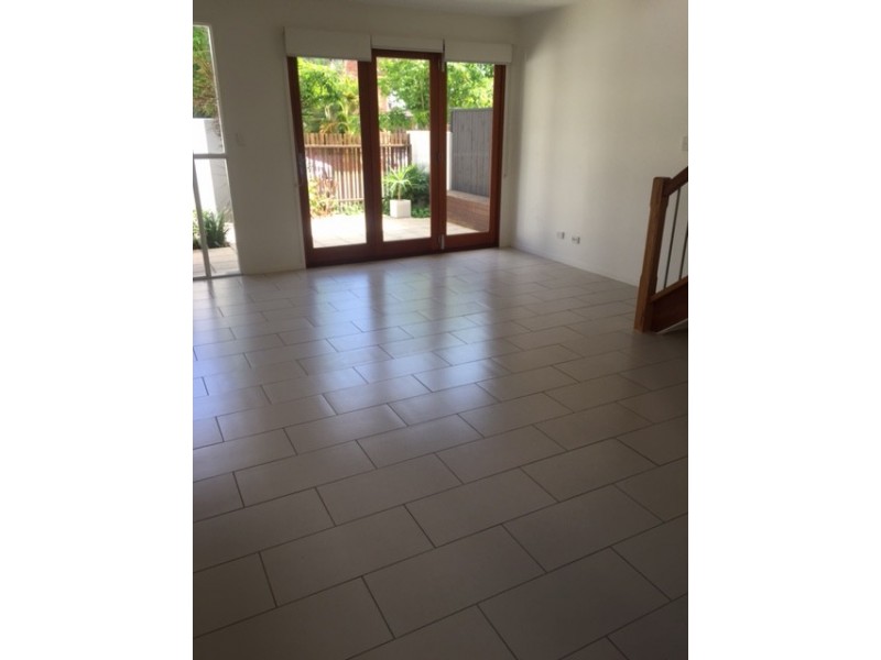 2/24-26 Querrin St, Yeronga QLD 4104