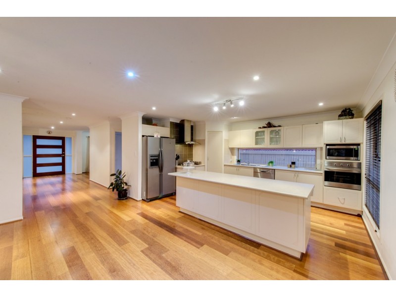 33 Degas Street, Forest Lake QLD 4078