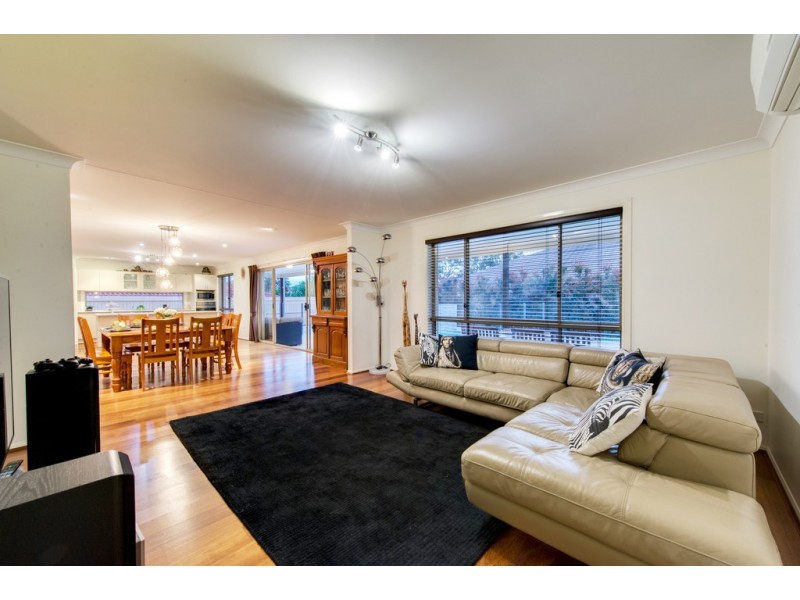 33 Degas Street, Forest Lake QLD 4078