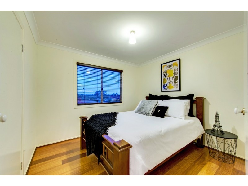 33 Degas Street, Forest Lake QLD 4078