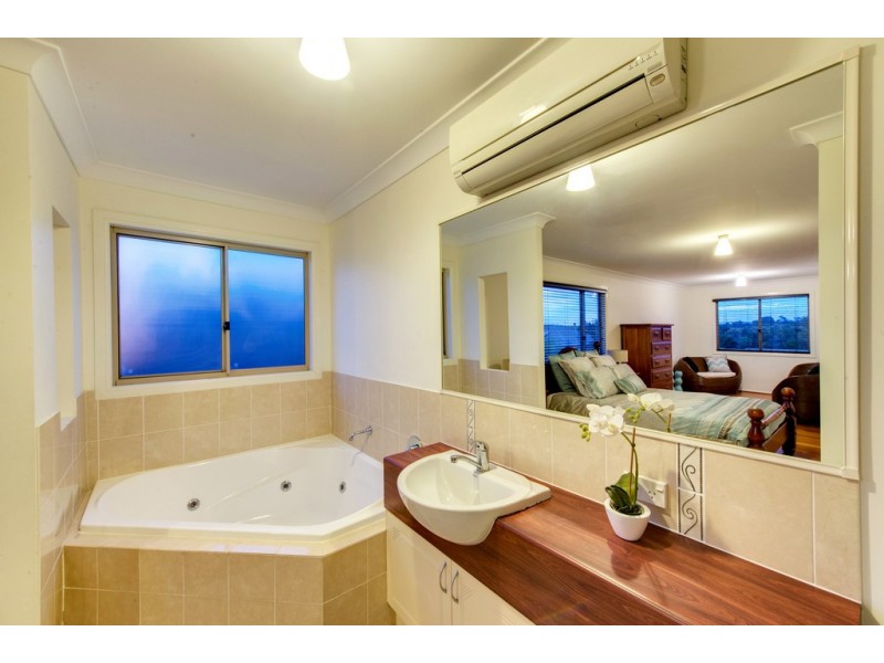 33 Degas Street, Forest Lake QLD 4078