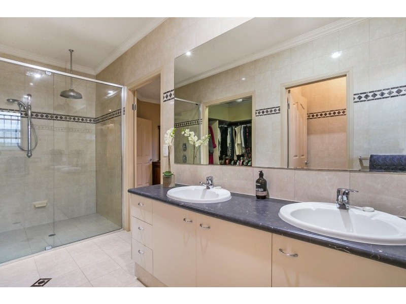 7 Sarah Court, Sinnamon Park QLD 4073