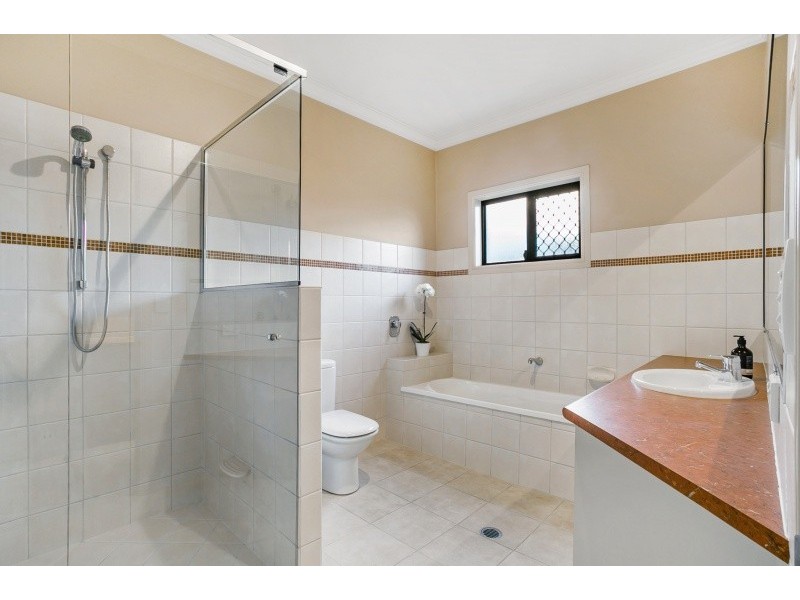 7 Sarah Court, Sinnamon Park QLD 4073