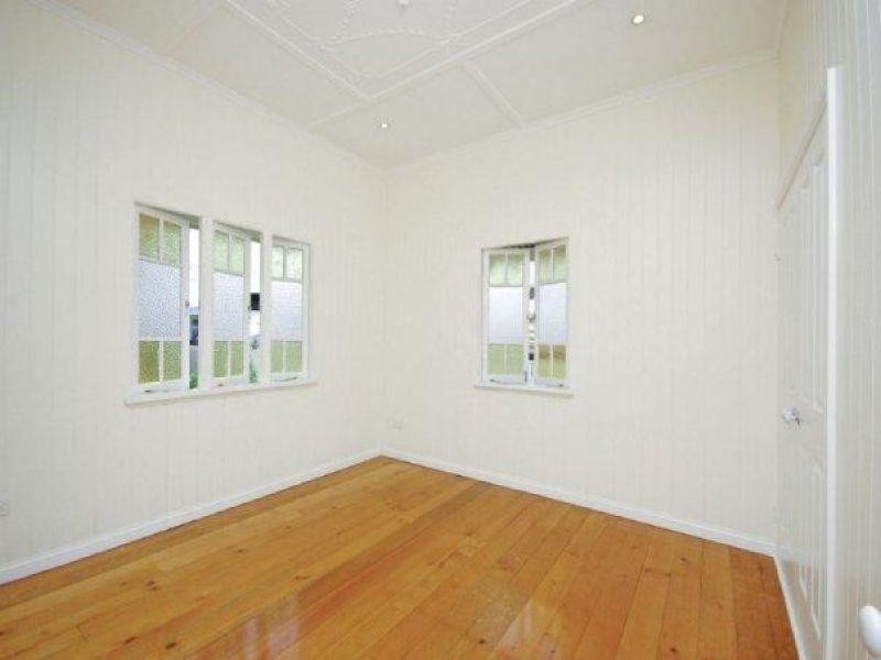 42 Shaw Road, Wooloowin QLD 4030