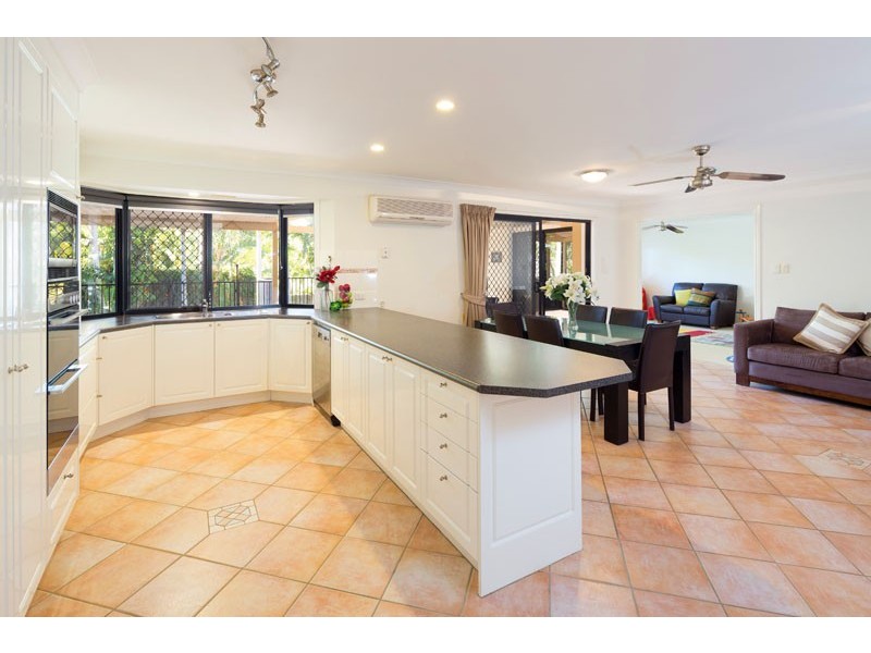 26 Oldfield Place, Brookfield QLD 4069