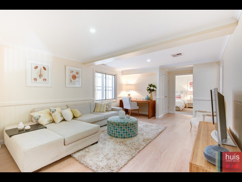 25 Uxbridge St, Grange QLD 4051